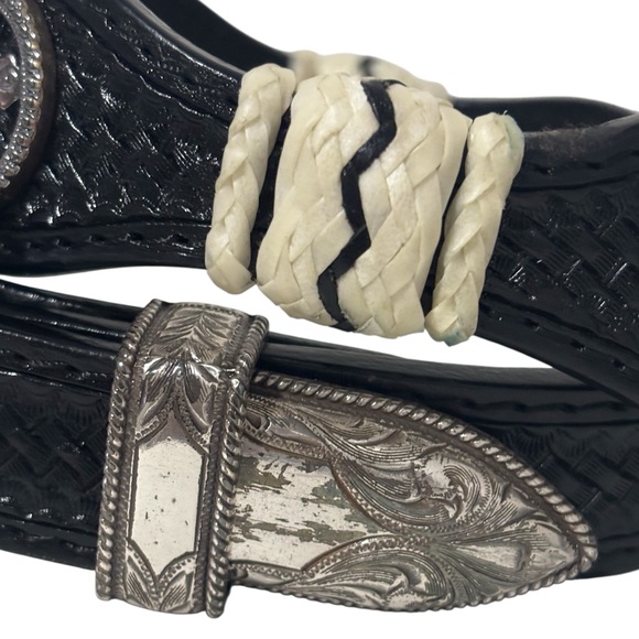 Vintage 1997 Ranger Western Belt Black Tooled Leather Silver Cross Conchos - Picture 2 of 6